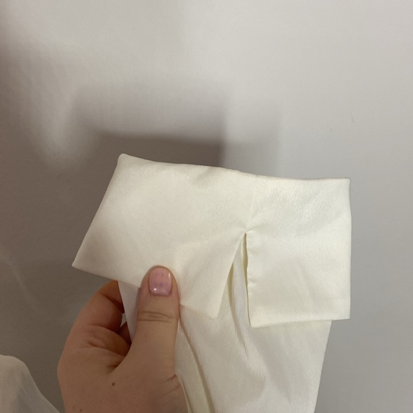 XSCAPE ivory ruffled special occasion top with rhinestone button buckle size 12 - Picture 11 of 15